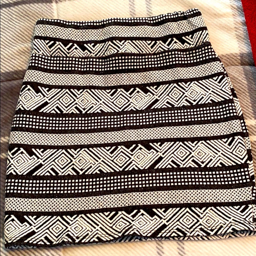 Black and white patterned body-con skirt